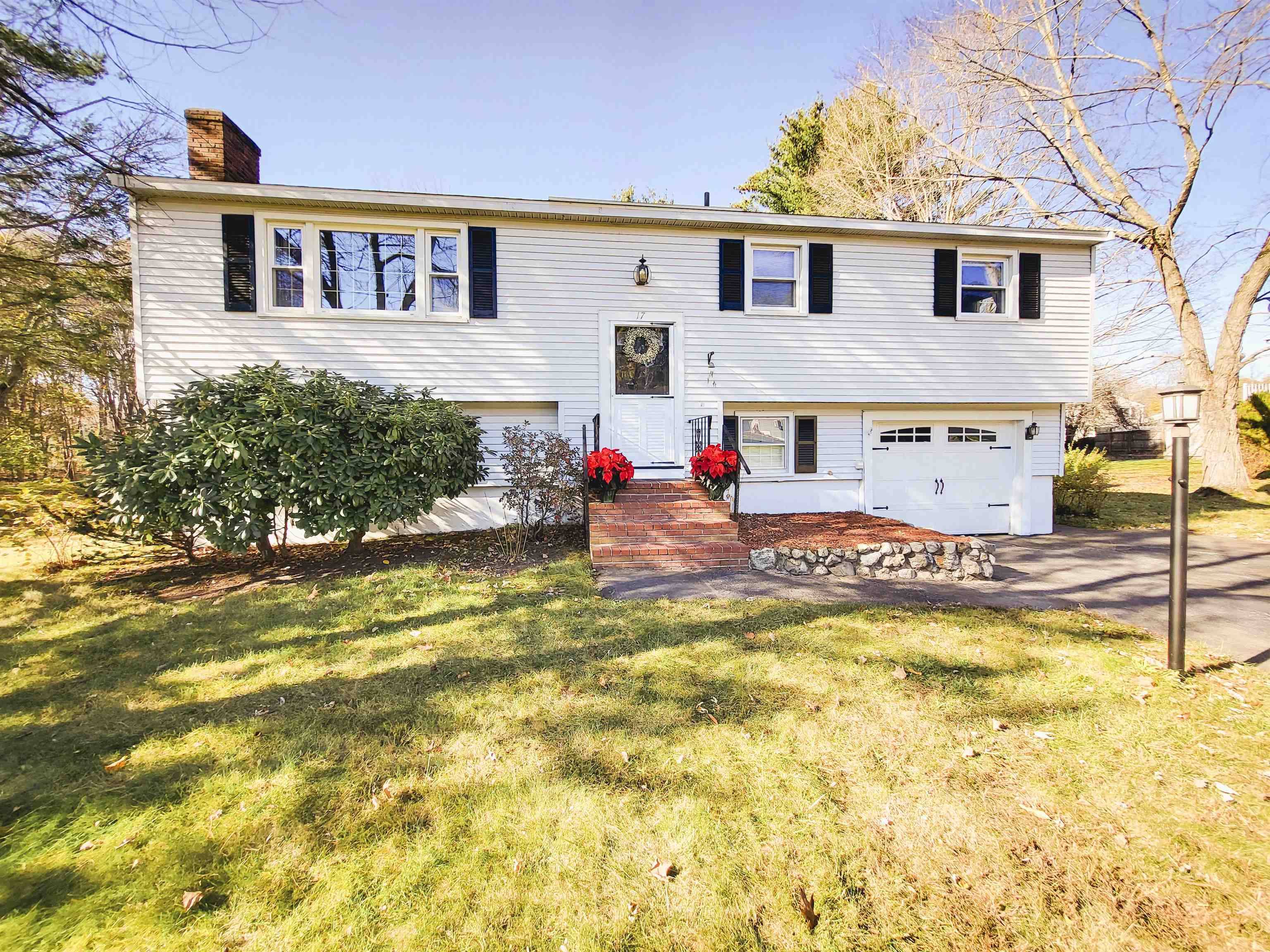 17 Matthias ST, Salem, NH 03079