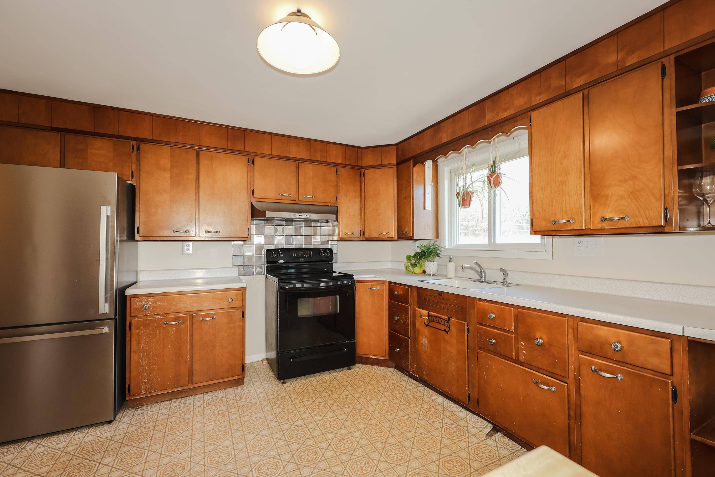 Hudson, NH 03051,15 Ledge RD