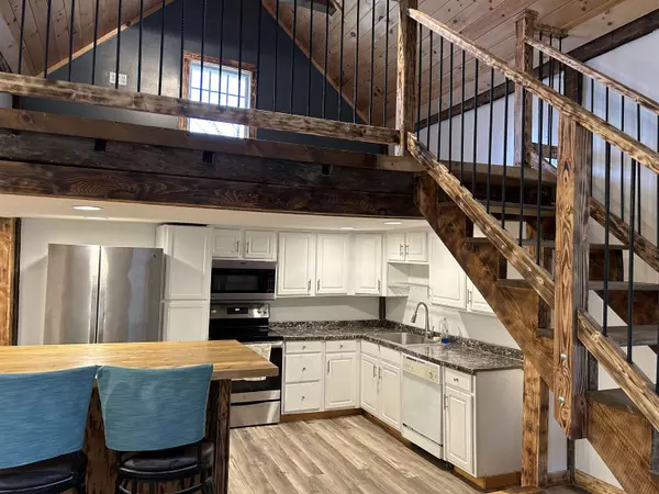 Pownal, VT 05261,9 Palmer DR