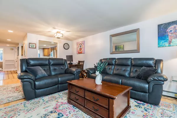 22 Brookside DR, Stratham, NH 03885