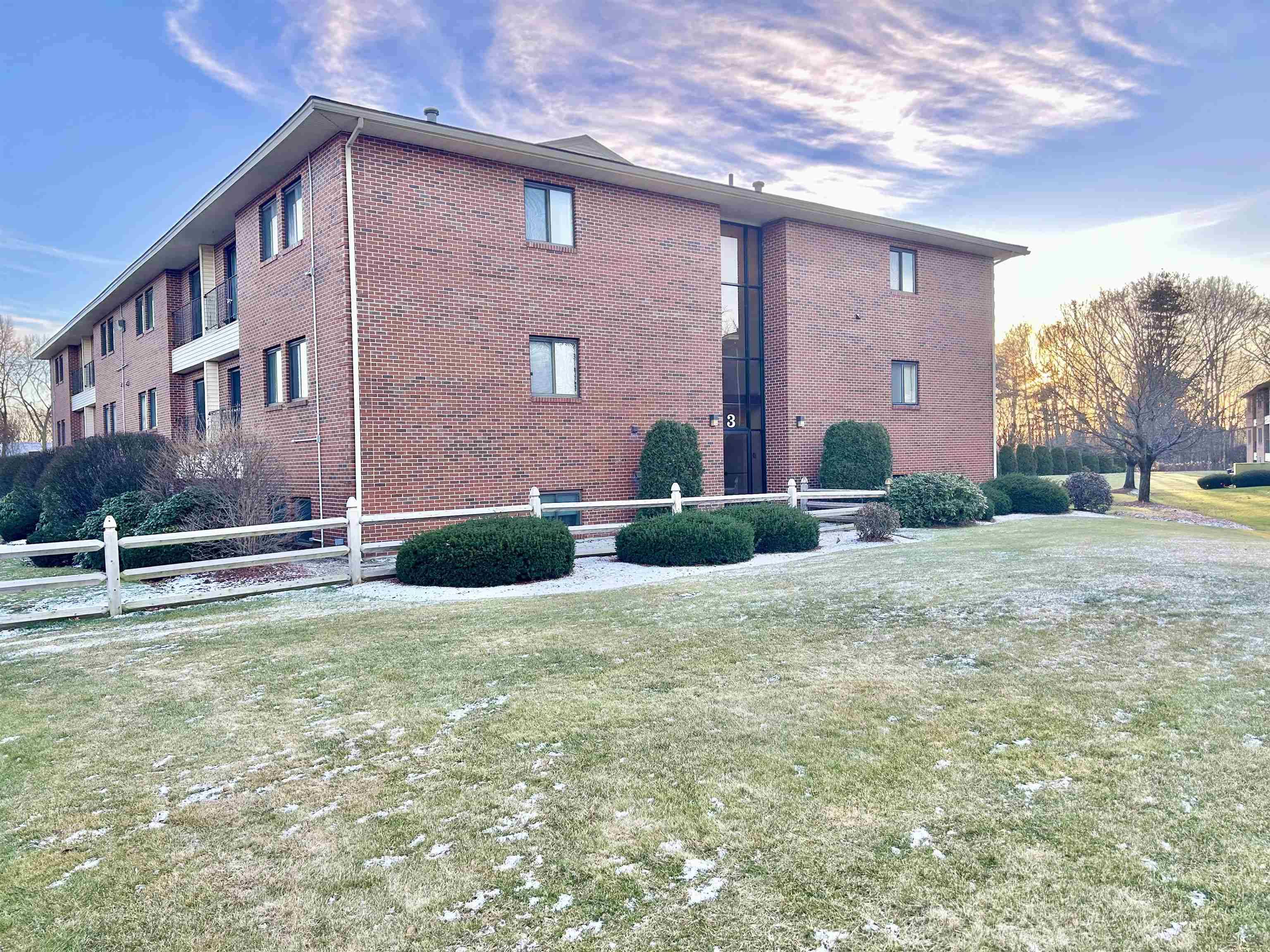 323 Abbott Farm LN #323, Hudson, NH 03051