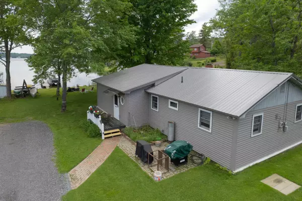 10 Old Town RD, Castleton, VT 05735