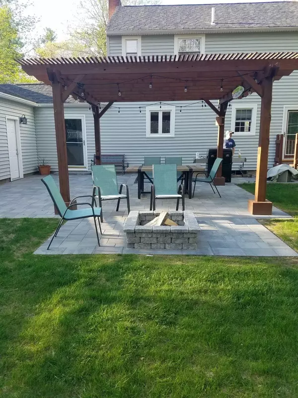 Exeter, NH 03833,5 Marilyn AVE