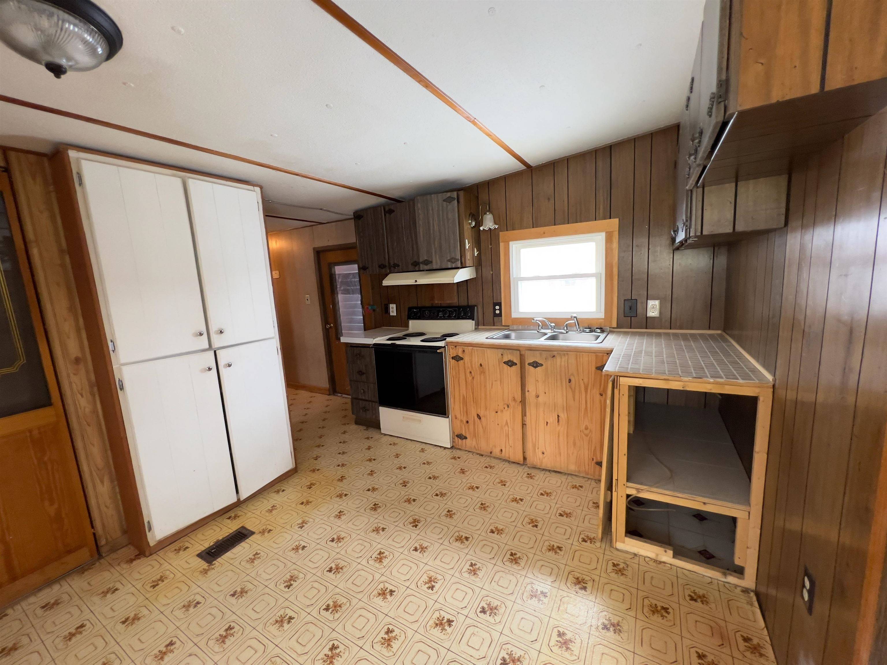 Gorham, NH 03581,500 Main ST #TRLR 8