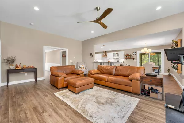 Pelham, NH 03076,21 Aspen DR