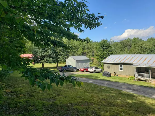 1251-1253 Cemetery ST, Brookfield, VT 05036