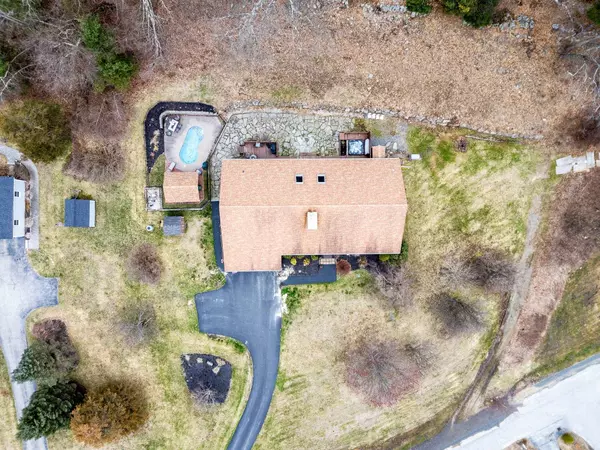 Pelham, NH 03076,5 Overlook DR