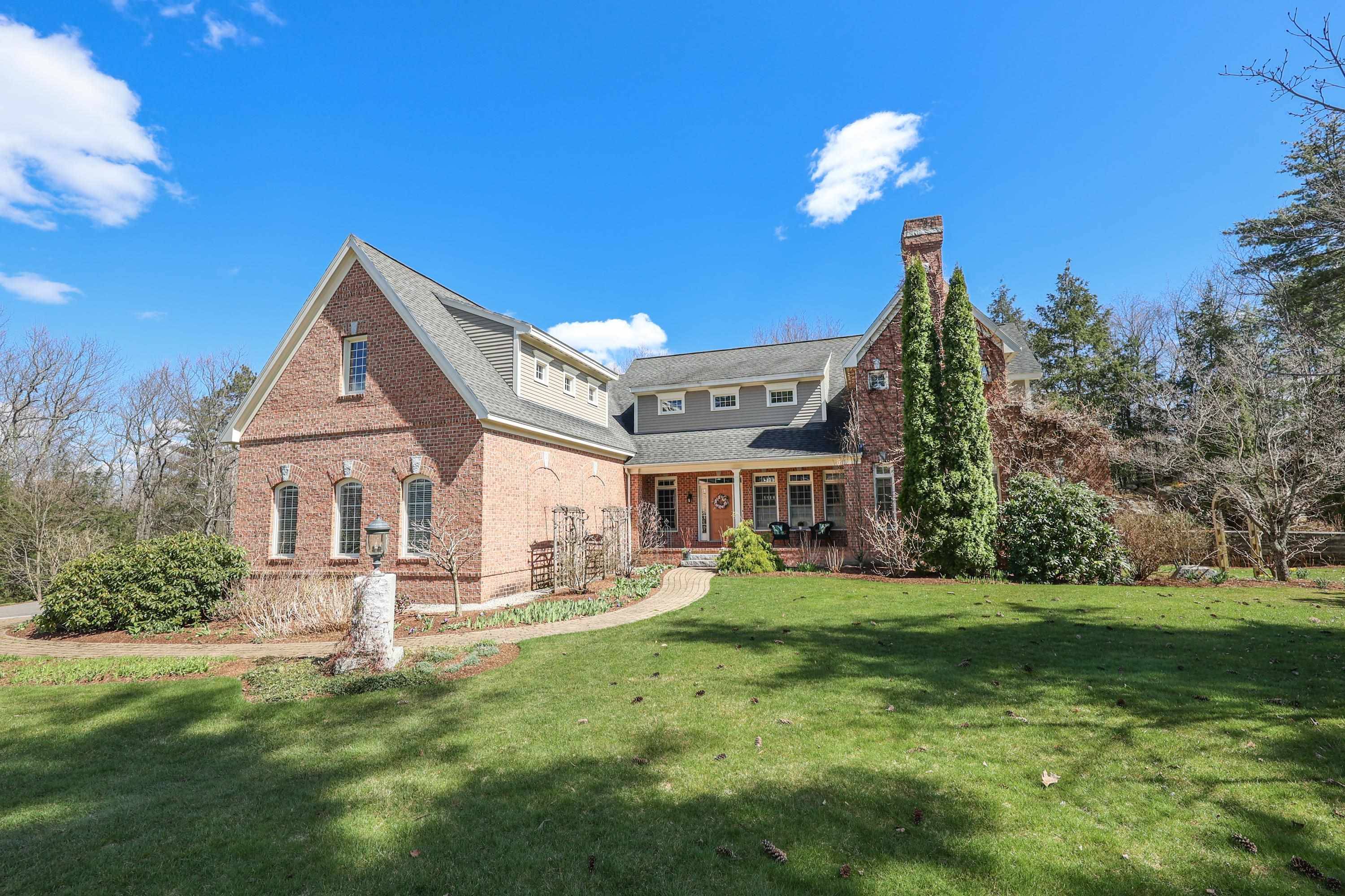 3 Balsam CT, Bedford, NH 03110
