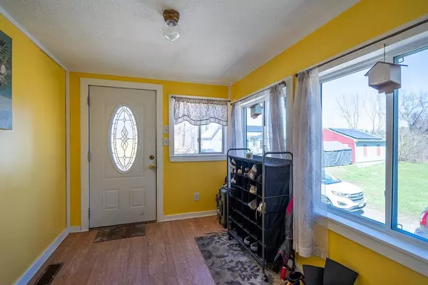 Raymond, NH 03077,11 Floral AVE