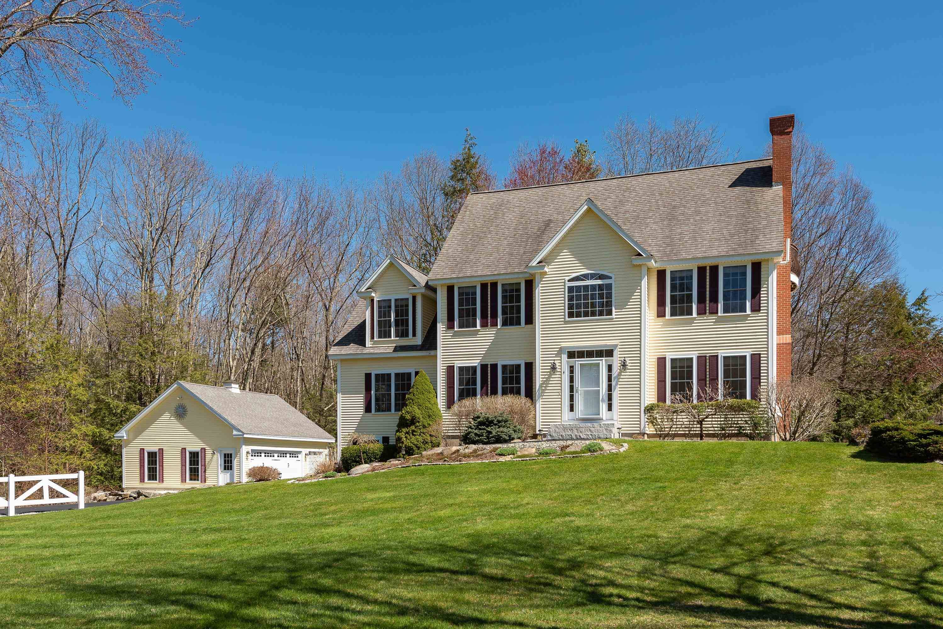 4 Juniper DR, Stratham, NH 03885