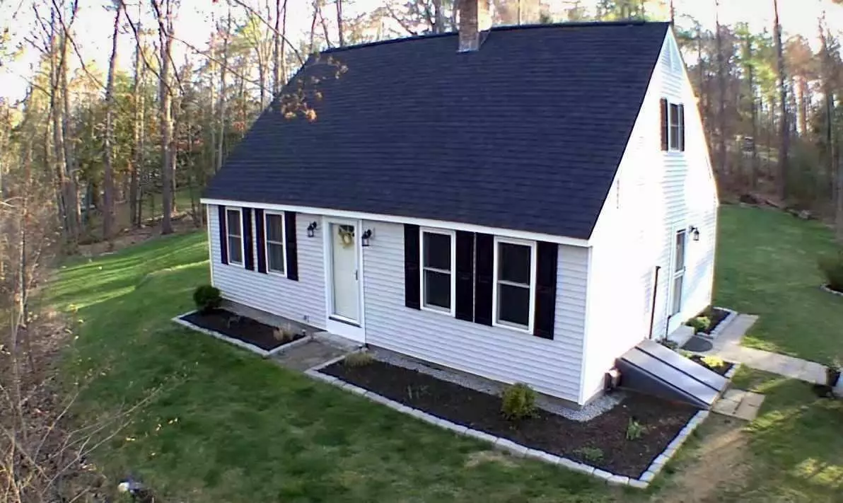 Henniker, NH 03242,224 Shore DR