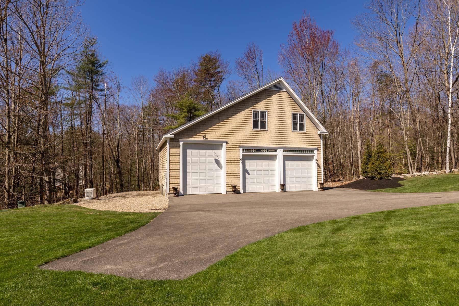 Bedford, NH 03110,8 Parker LN