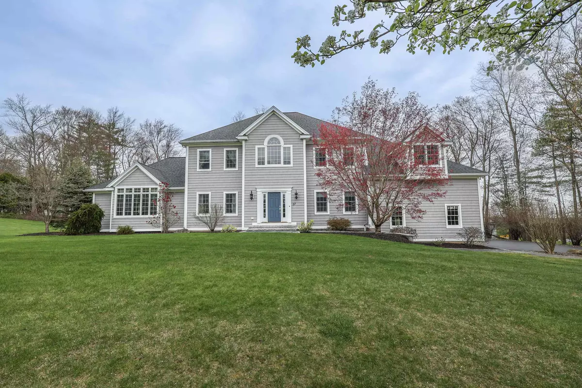 Pelham, NH 03076,27 Herrick CIR
