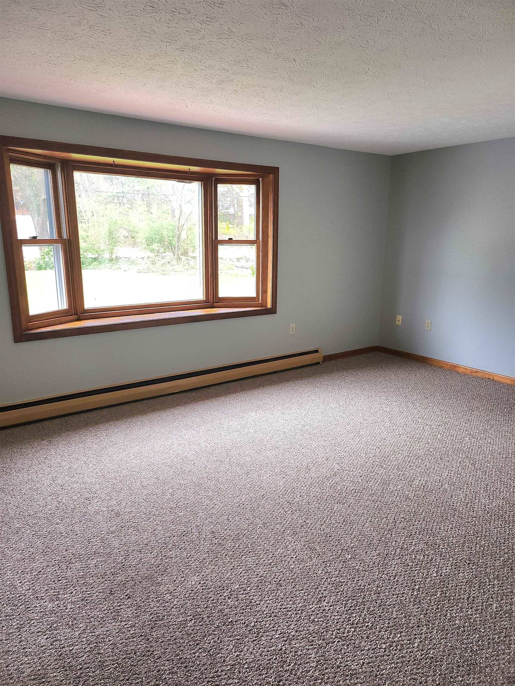 Hudson, NH 03051,165 A Old Derry RD #A