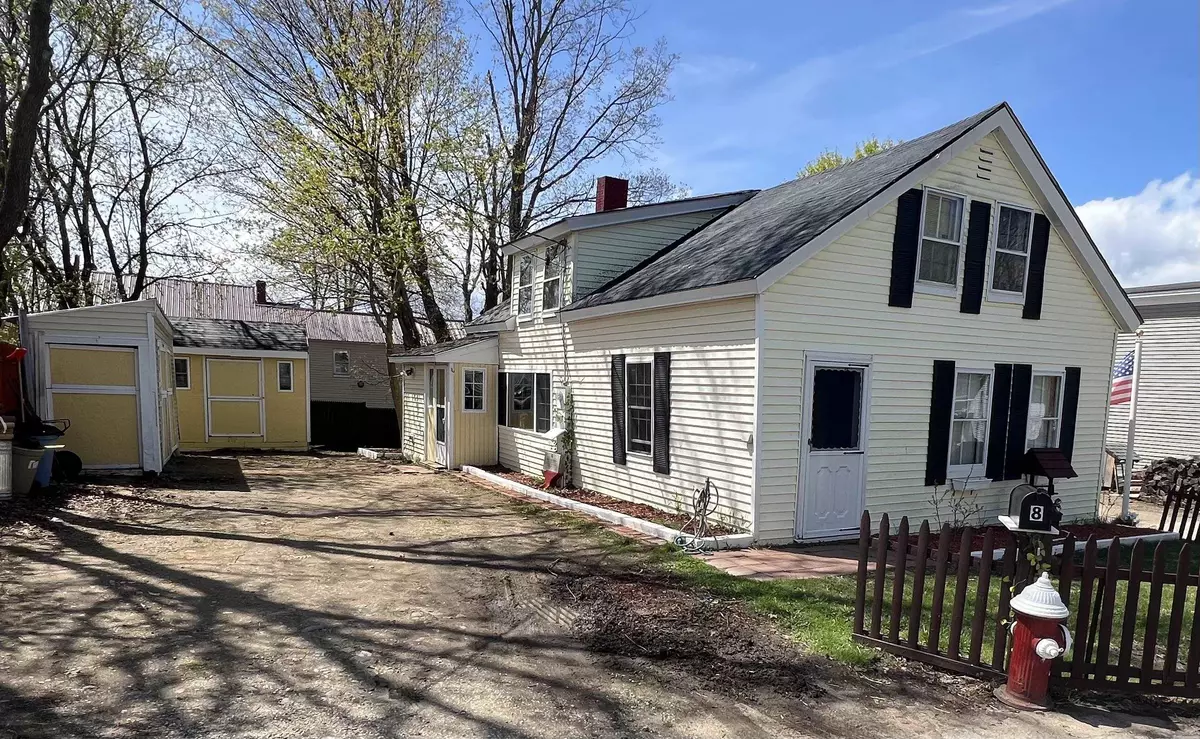 Pittsfield, NH 03218,8 Oak ST