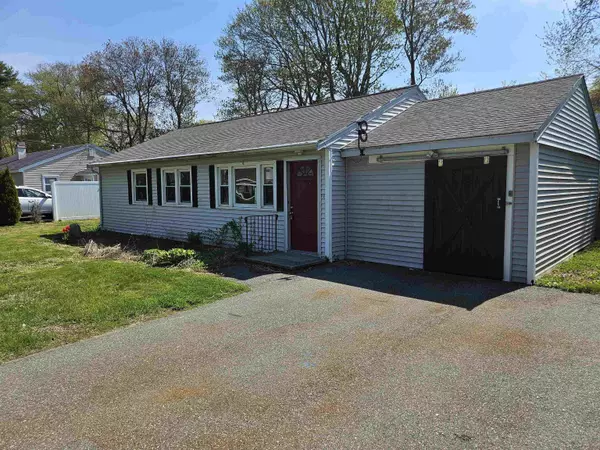 5 Blake LN, Hampton, NH 03842