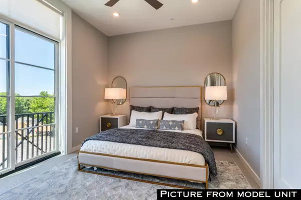 Laconia, NH 03246,51 Elm ST #306