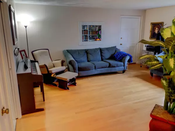 Lexington, MA 02420,138 Emerson Gardens RD #138