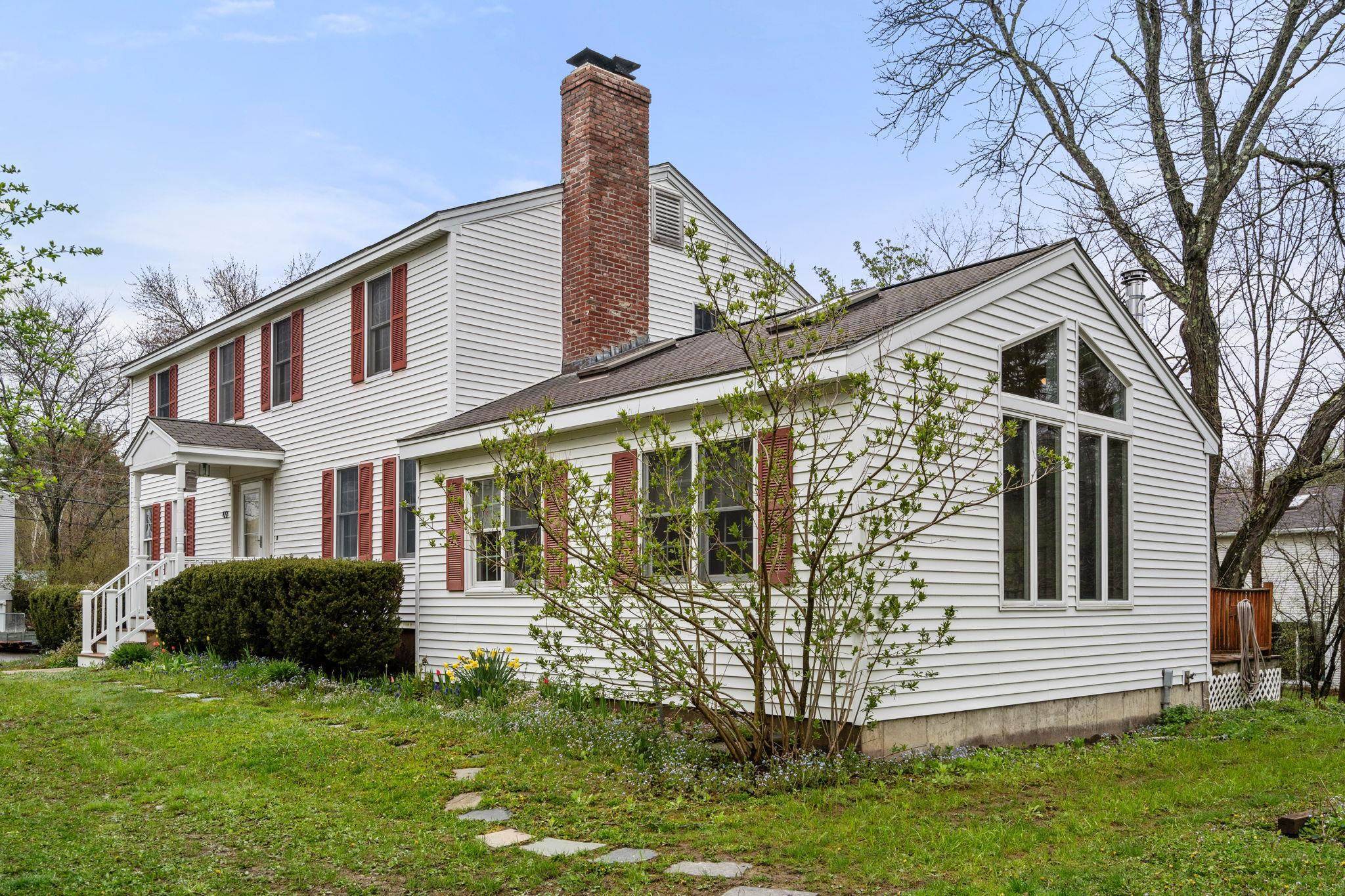 Durham, NH 03824,49 Emerson RD