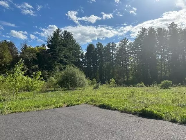 33 River RD, Hudson, NH 03051