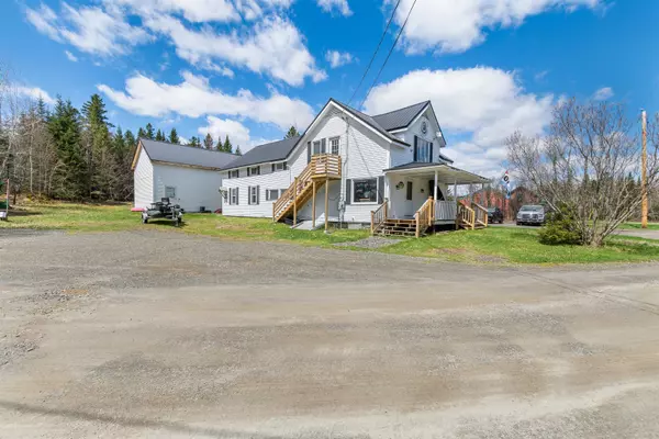 10 Metallak RD, Pittsburg, NH 03592