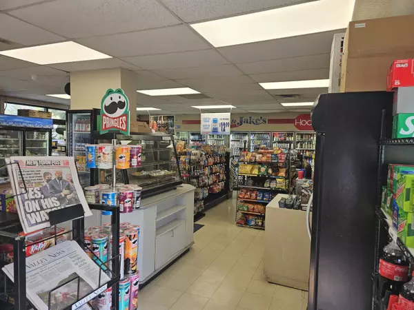 Hartford, VT 05001,1477 Maple ST