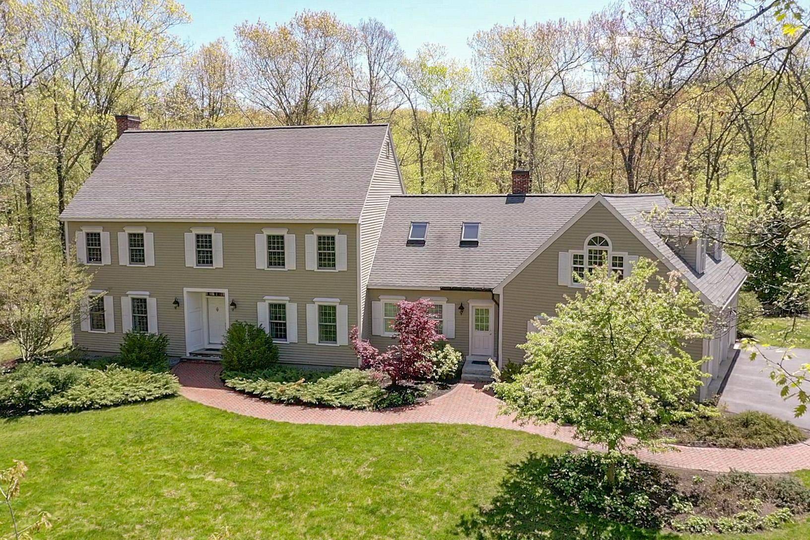 58 Arbor LN, Hollis, NH 03049