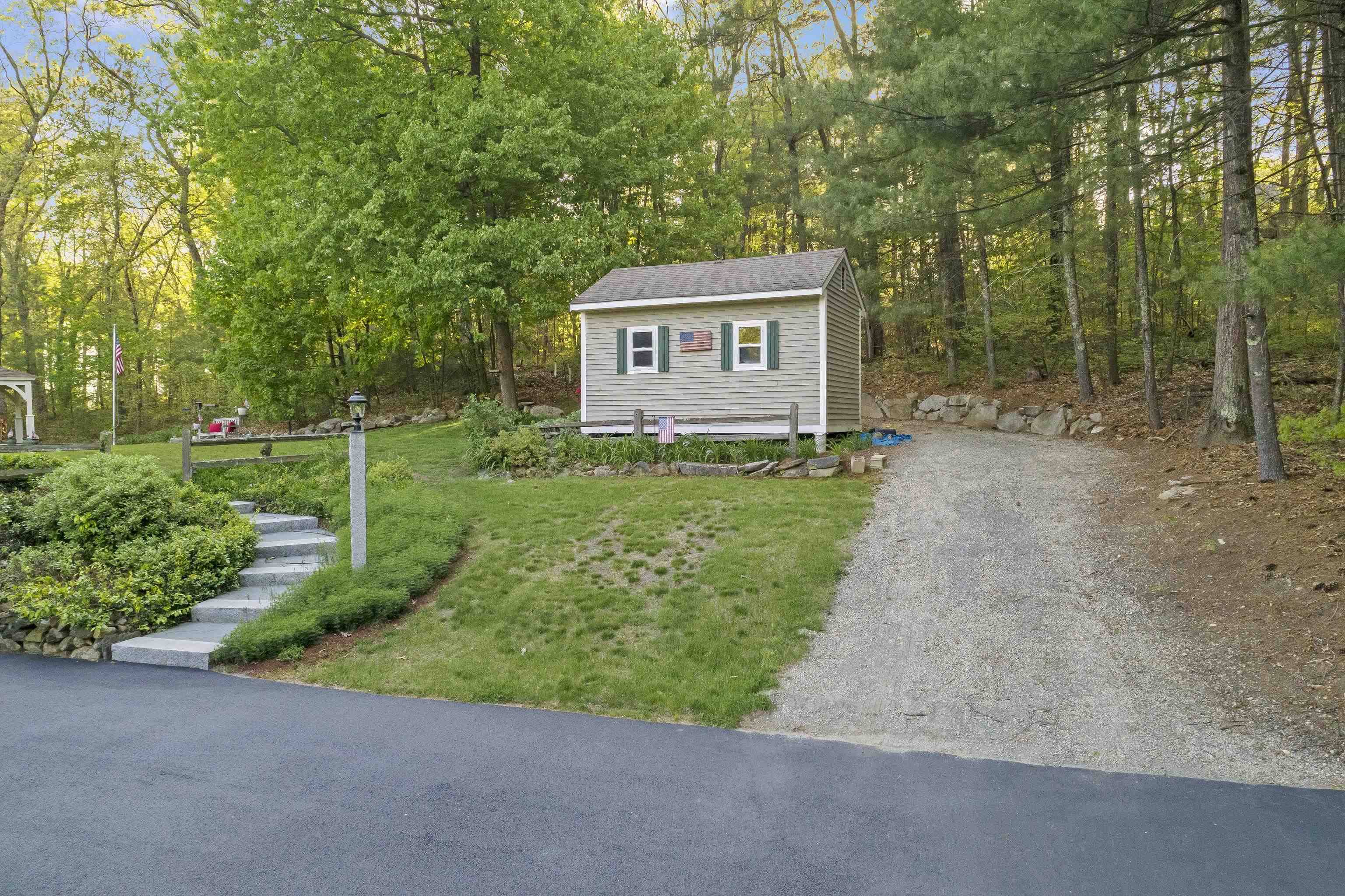 Hudson, NH 03051,22 Beechwood RD