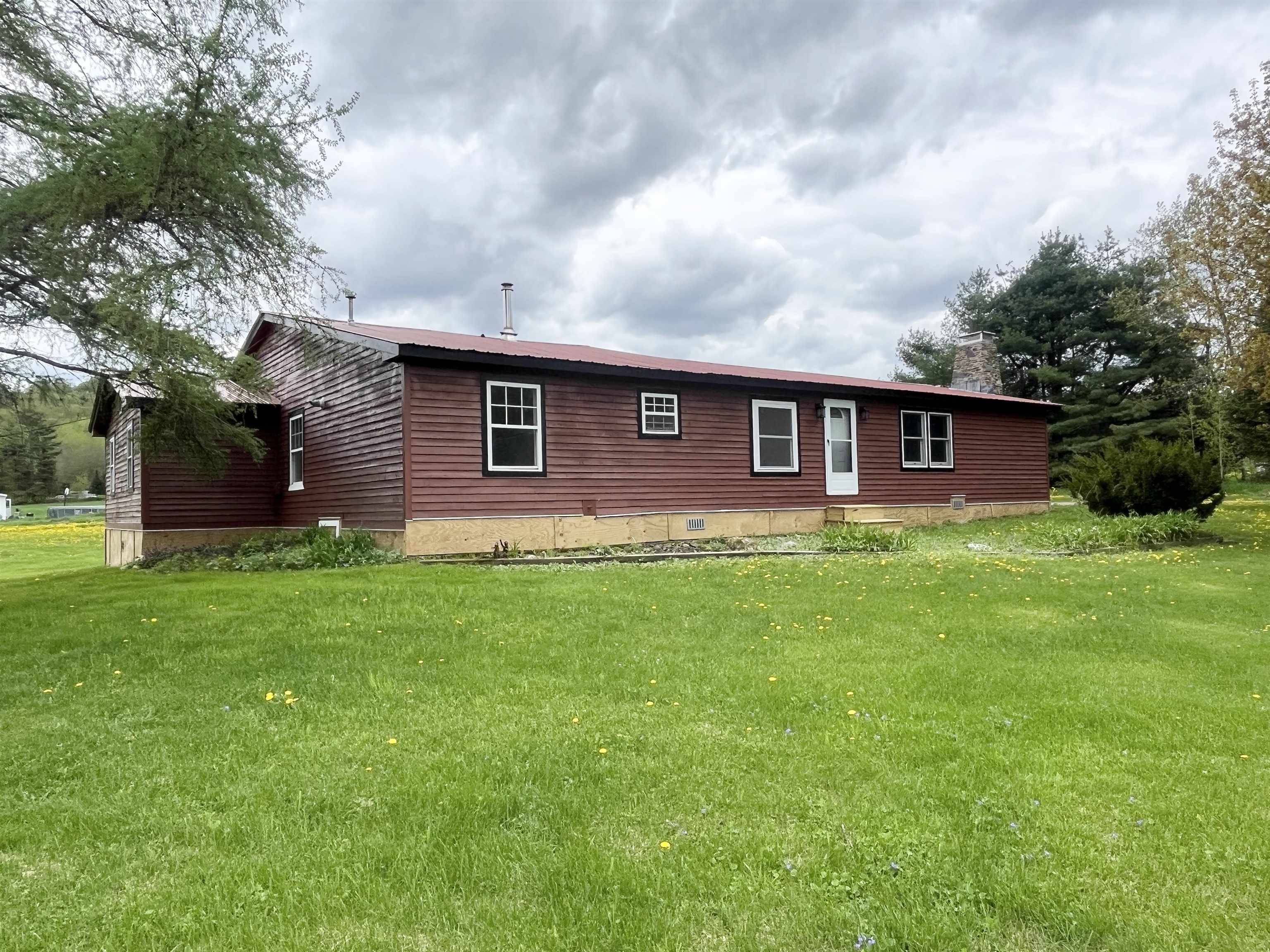 29 Clifford Field RD, Sheffield, VT 05866