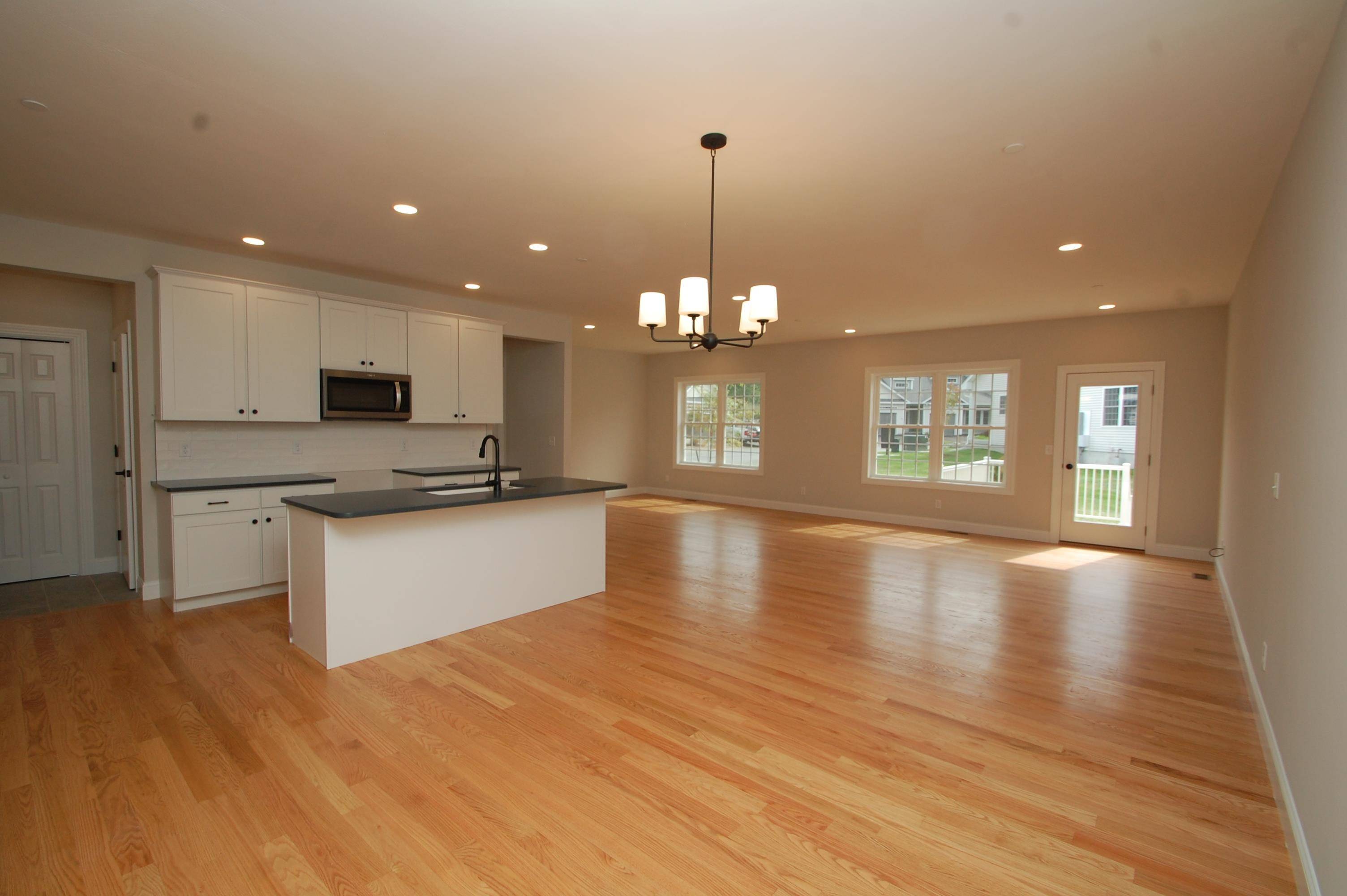 Londonderry, NH 03053,14 Chesterfield LN #9A