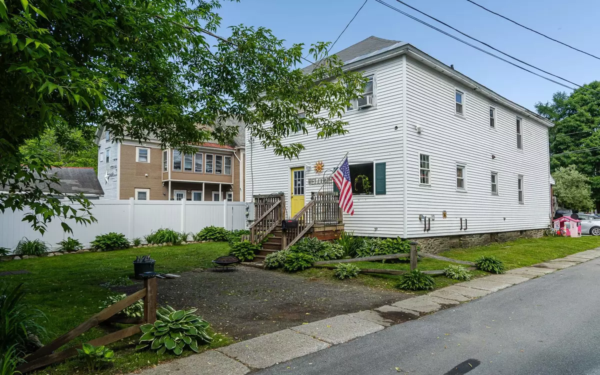 Walpole, NH 03609,10 Ash ST