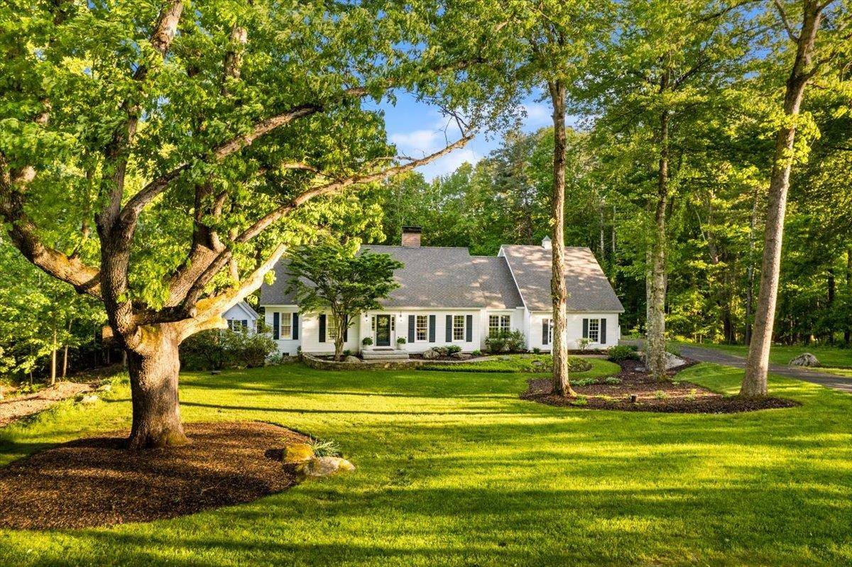 24 Weymouth DR, Bedford, NH 03110