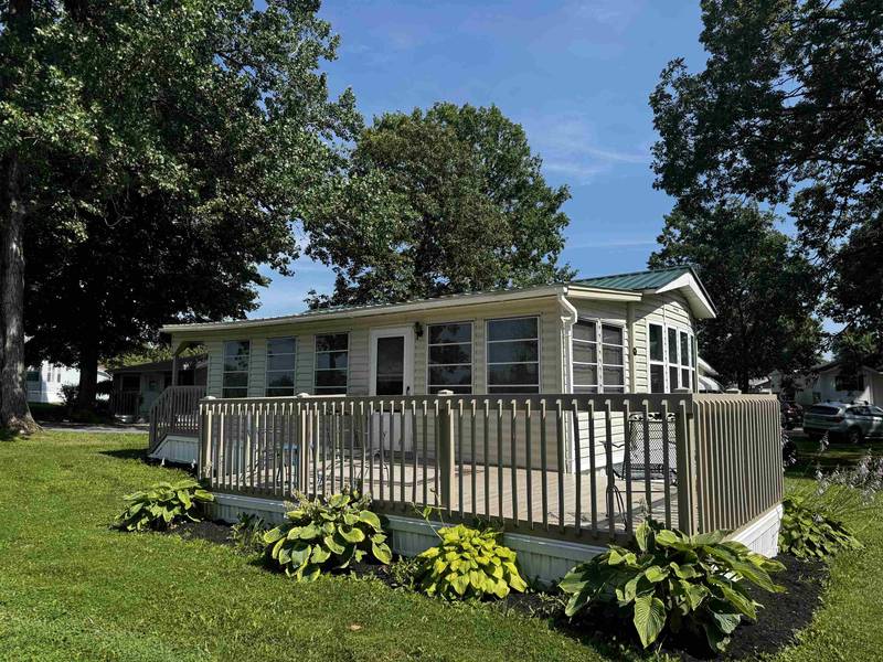 1 Pike CIR, South Hero, VT 05486