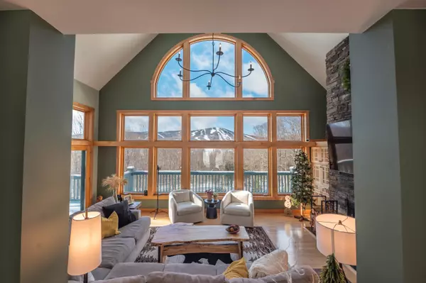 9 Lodge LN, Dover, VT 05356