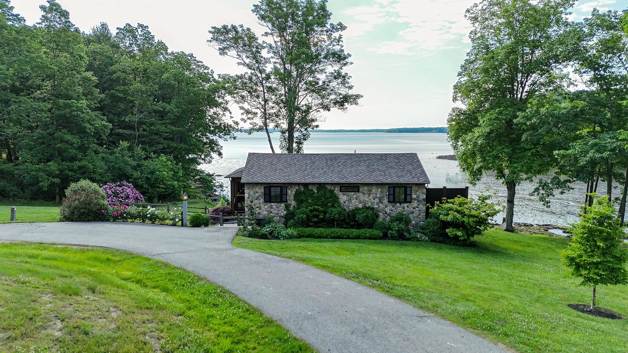Durham, NH 03824,595 Bay RD