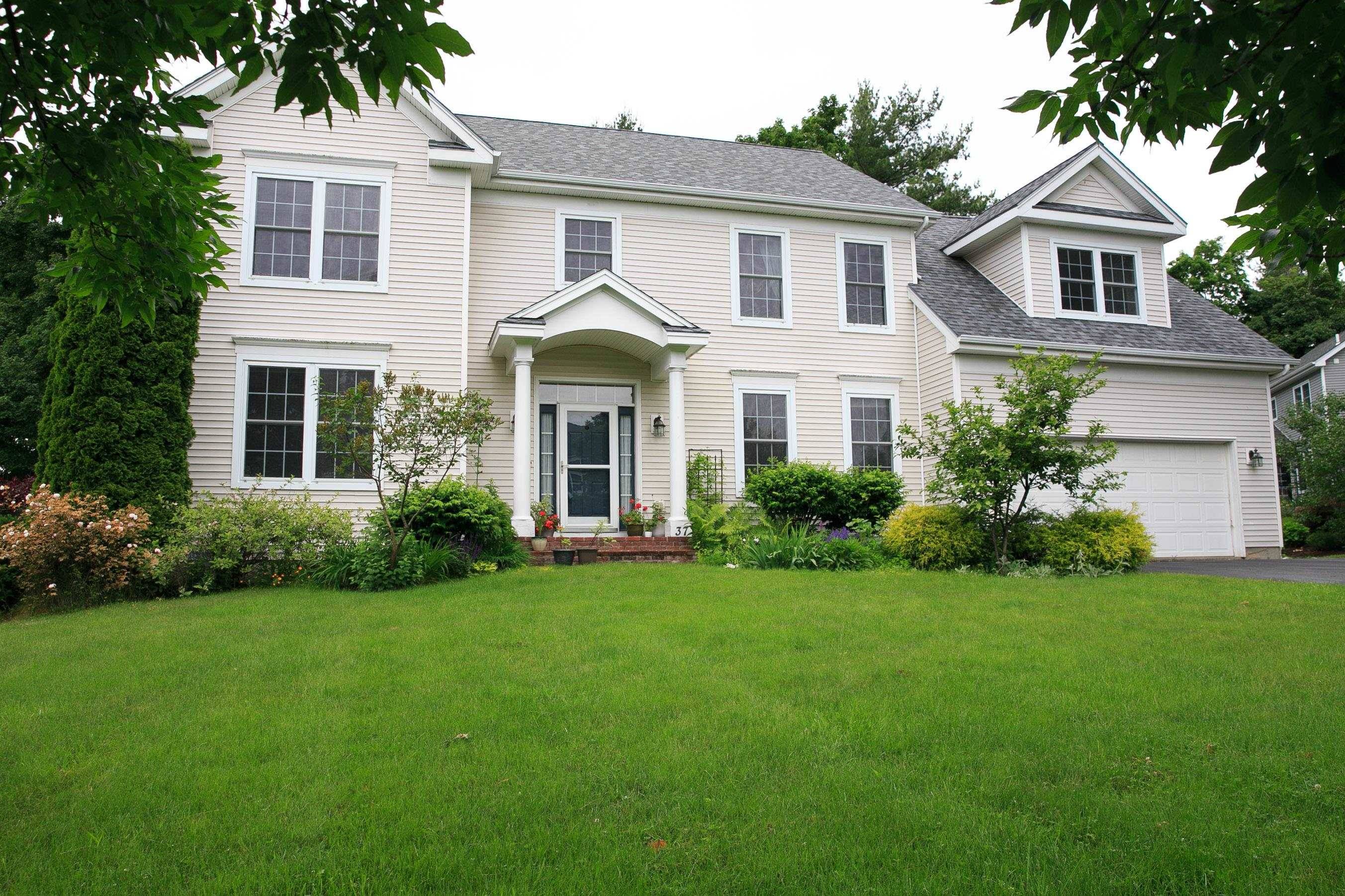 37 Ledge DR, Milton, VT 05468