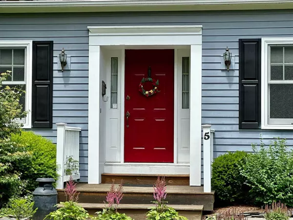 South Burlington, VT 05403,5 Baycrest DR