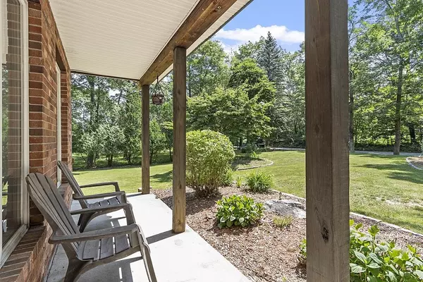 Pelham, NH 03076,18 Plower RD