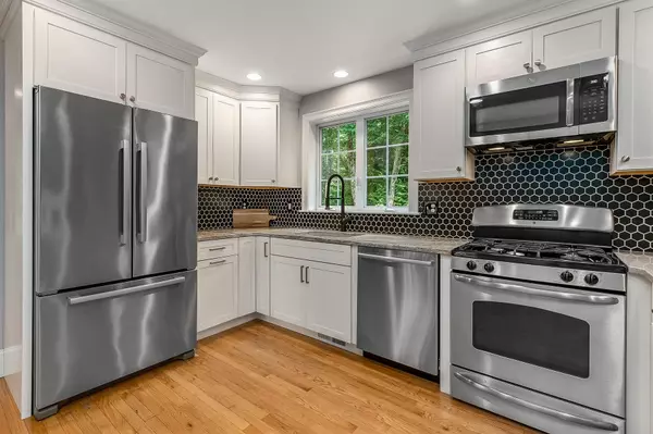 Exeter, NH 03833,13 Rinny LN