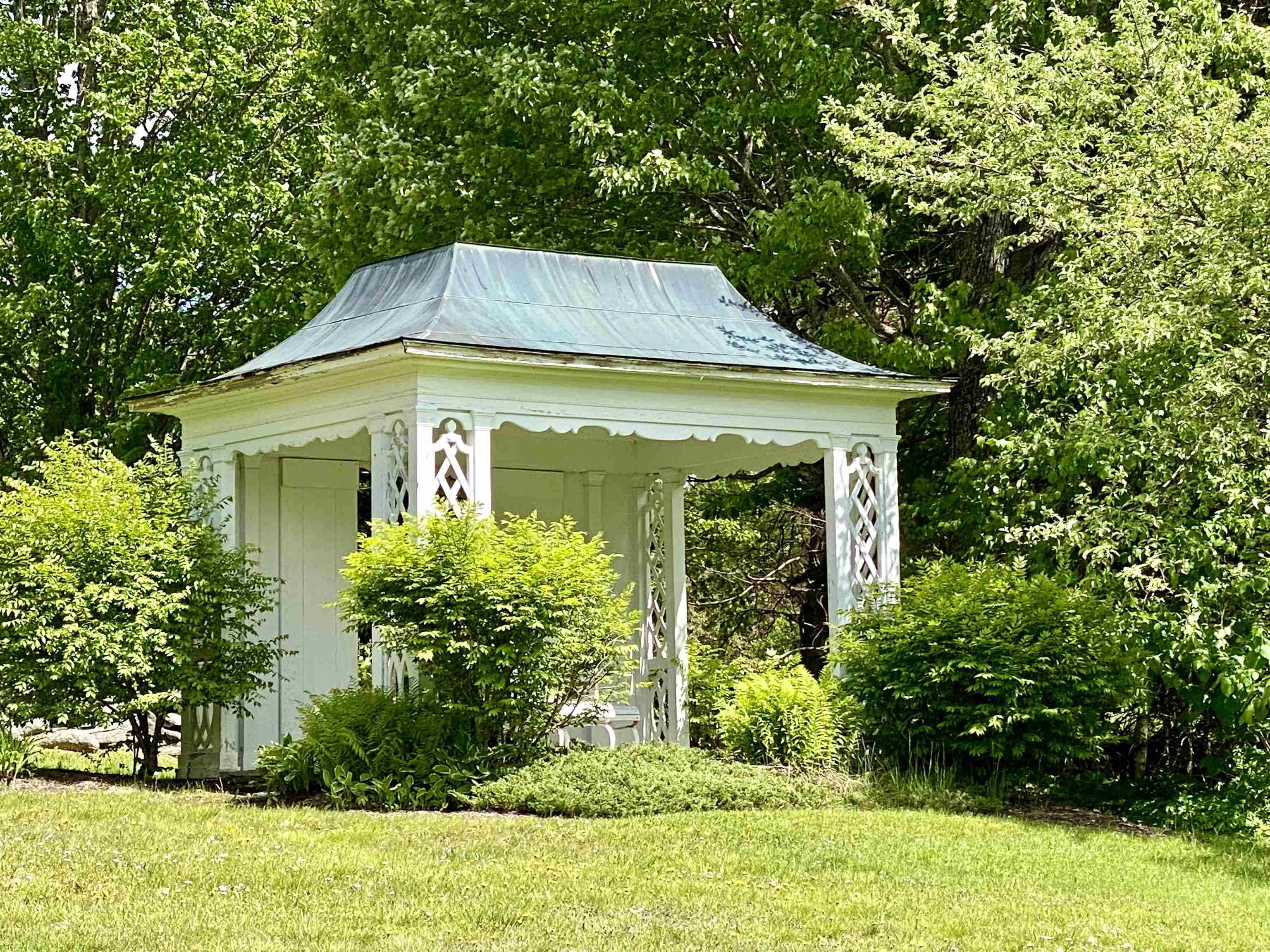 Whitefield, NH 03598,296 Mountain View RD