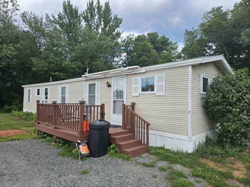 7 Goodwin LN, Canaan, NH 03741