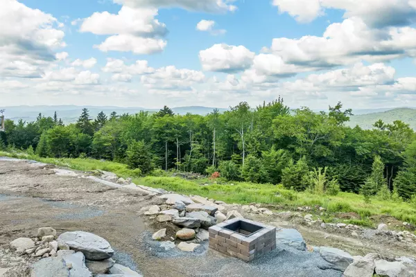 Franconia, NH 03580,244 Summit DR