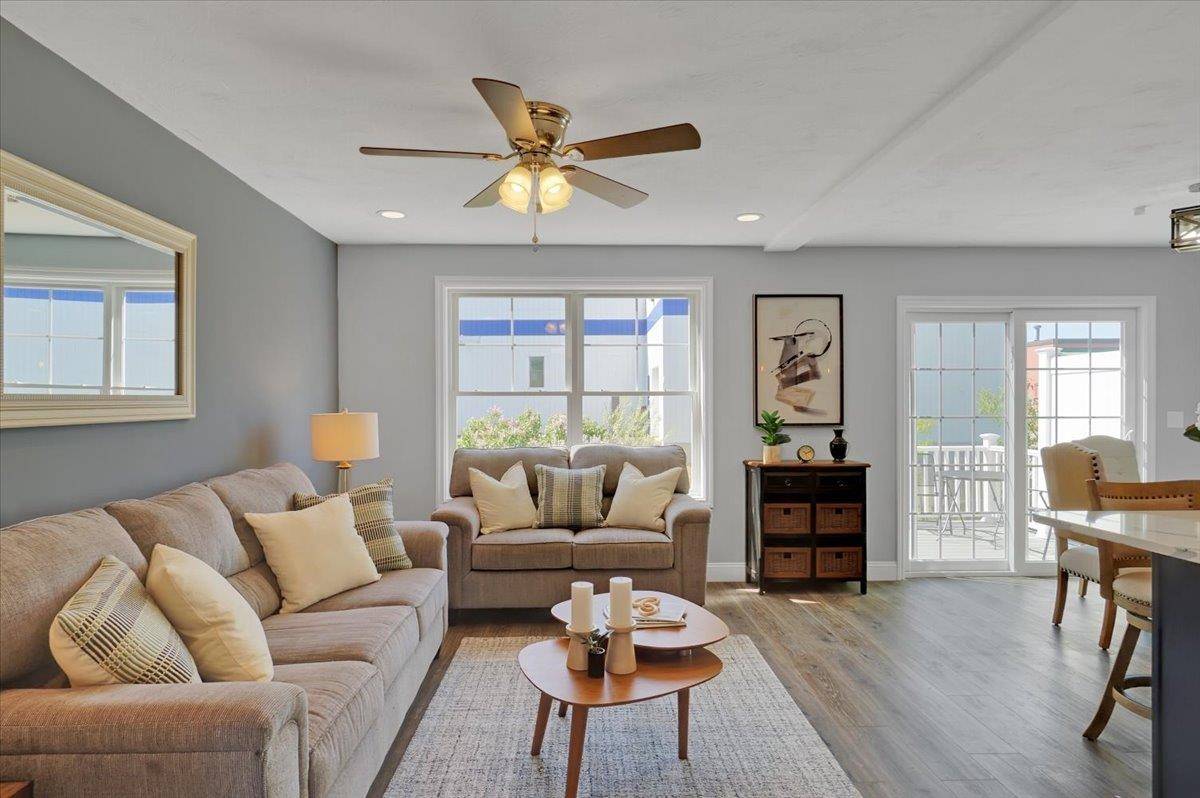 Nashua, NH 03063,7 Dumaine AVE #J