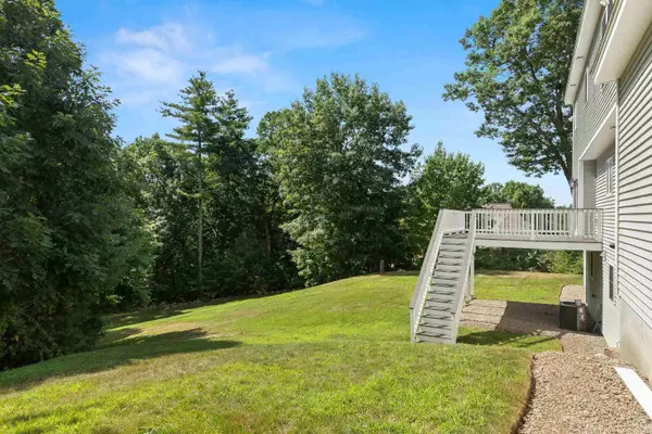 Pelham, NH 03076,8 Cobblestone RD
