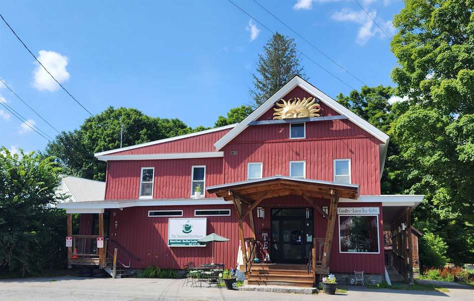 15 Depot ST, Chester, VT 05143