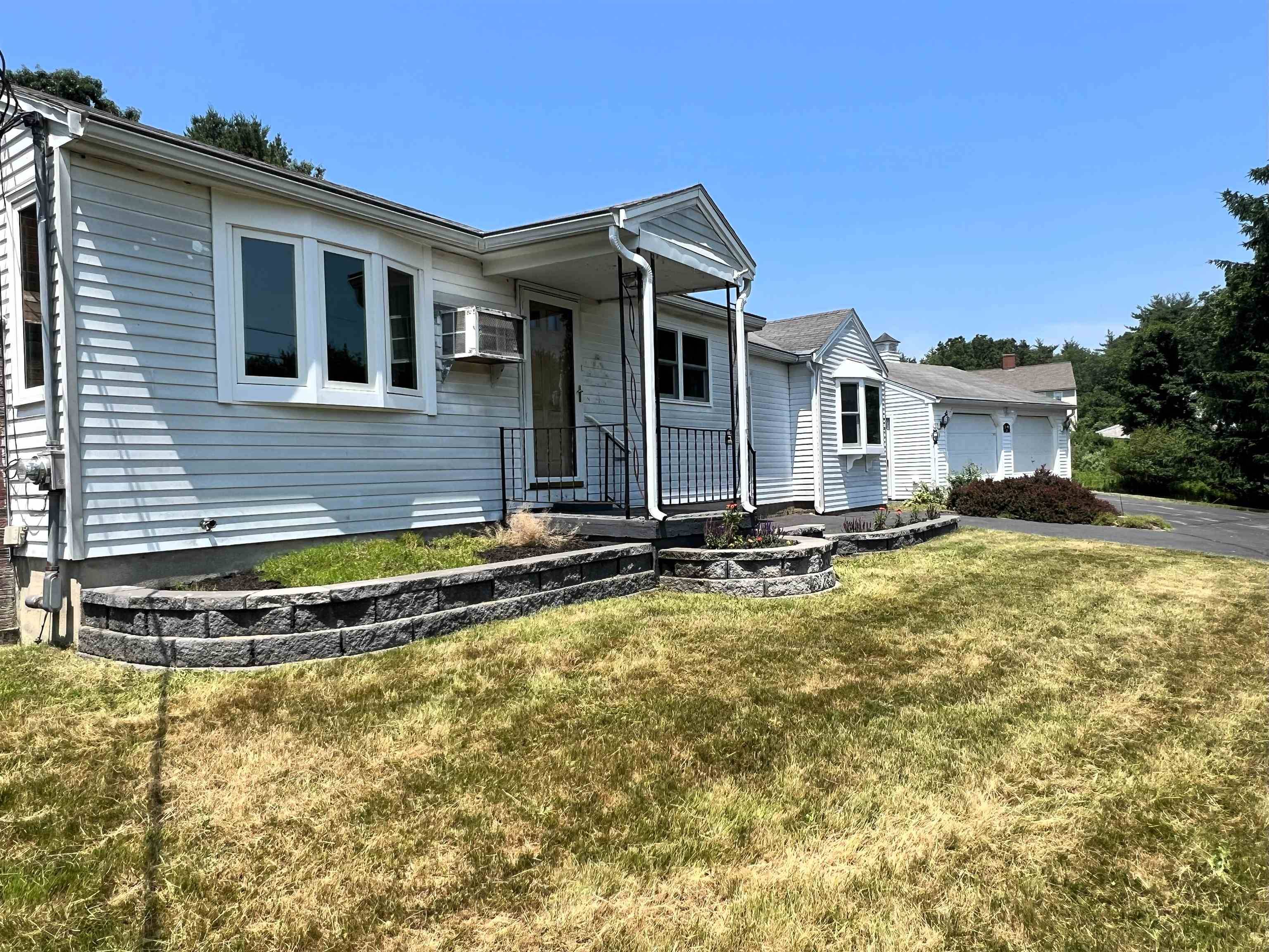East Kingston, NH 03827,125 North RD
