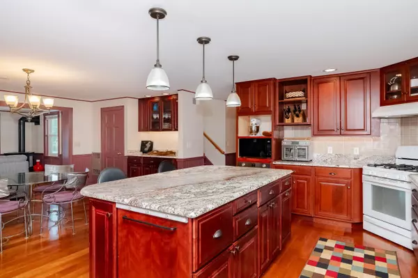 Sandown, NH 03873,294 Main ST