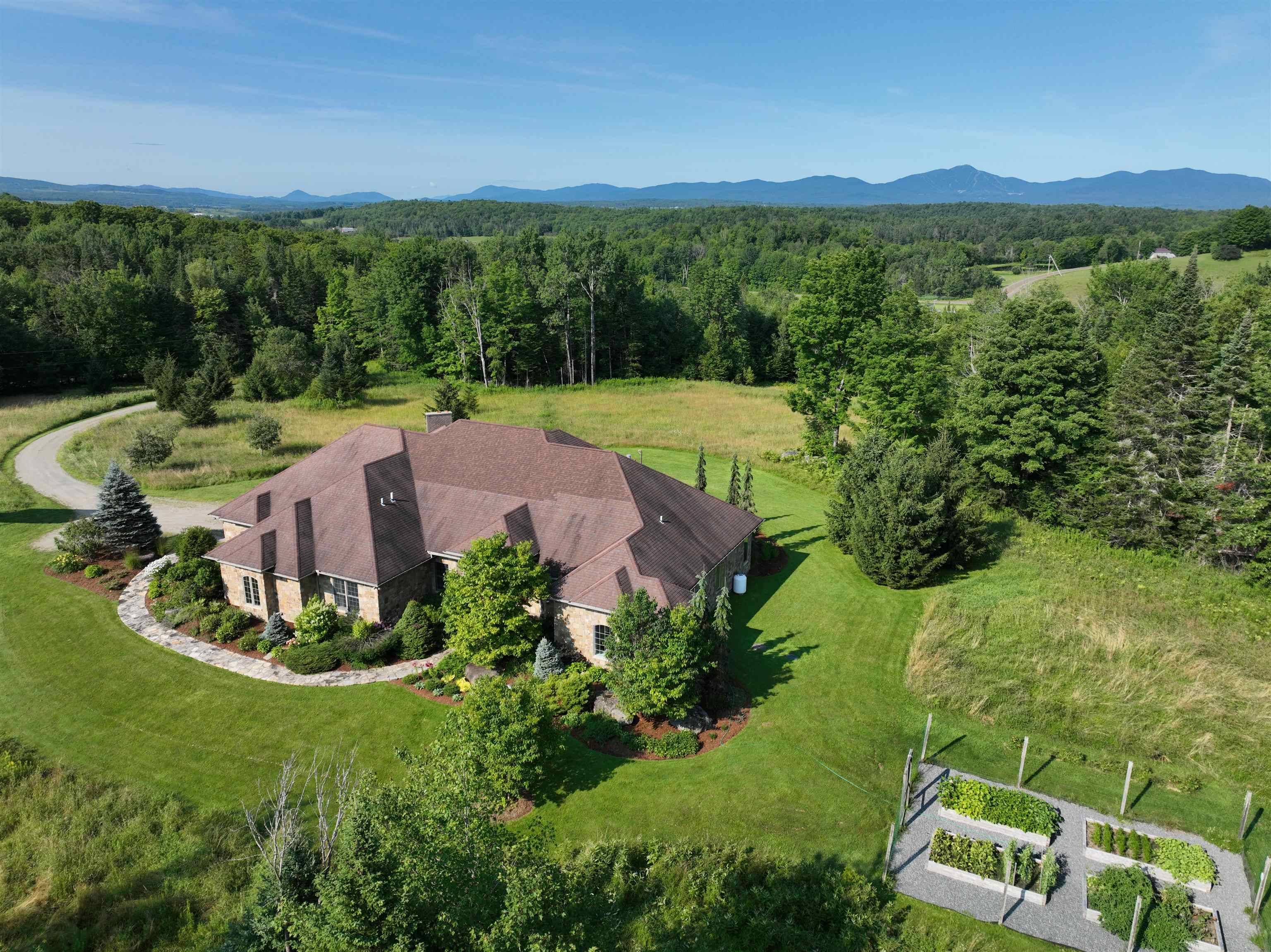 972 Farrar RD, Newport Town, VT 05857