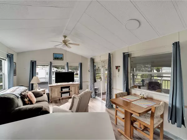 South Hero, VT 05486,16 Heron LN