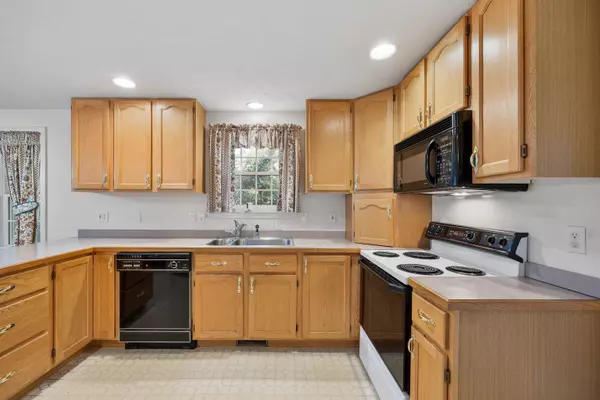 Manchester, NH 03109,55 Aaron DR